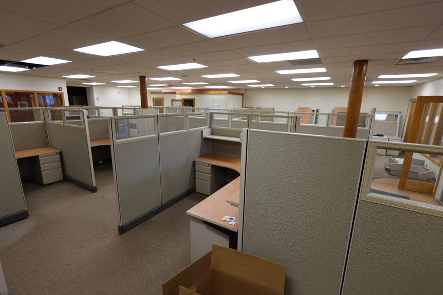 More Photos Of 913-915 Western Ave, Pittsburgh Storefront Retail Office For Lease