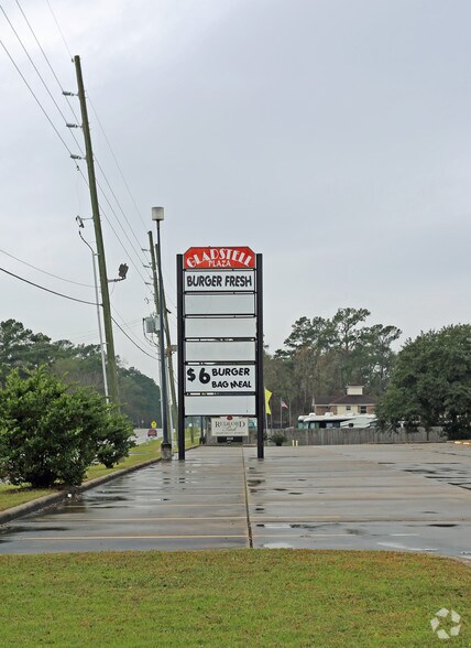 More Photos Of 804 Gladstell Rd, Conroe Freestanding For Lease