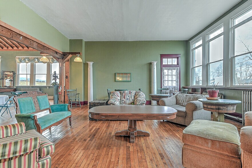 More Photos Of 19407 Bethel Rd, Abingdon Flex For Sale