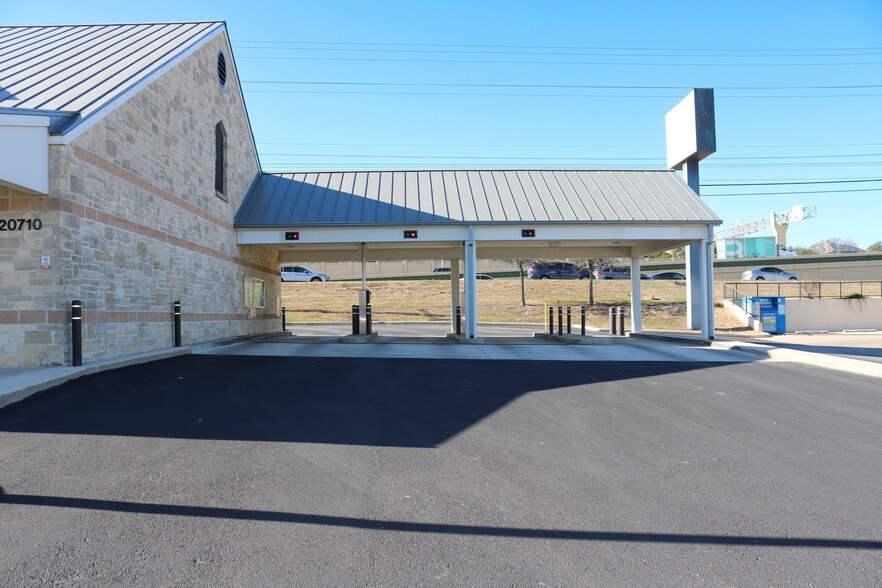 More Photos Of 20710 N US Highway 281, San Antonio Bank For Sale