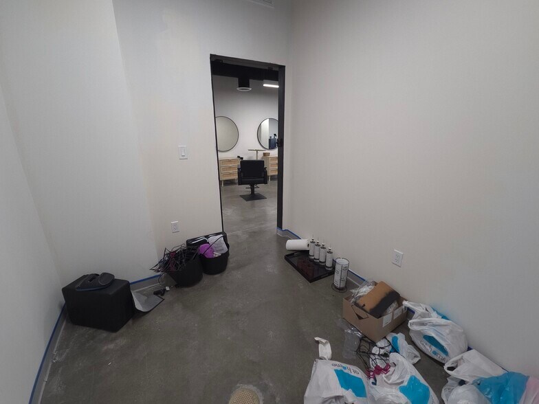 More Photos Of 7510 N Oak Trfy, Gladstone Apartments For Lease