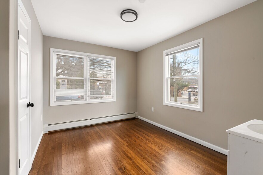 More Photos Of 149 Glenwood Ave, Staten Island Office Residential For Lease
