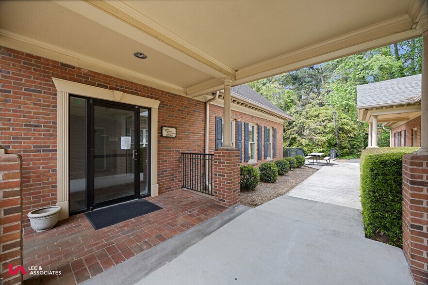 More Photos Of 1776 Old Spring House Ln, Dunwoody Medical For Lease