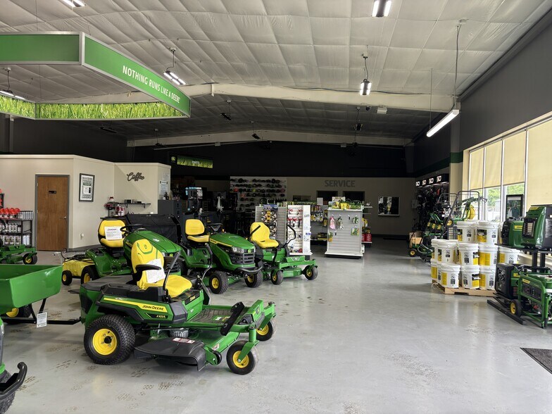More Photos Of 12137 Airline Hwy, Baton Rouge Showroom For Lease