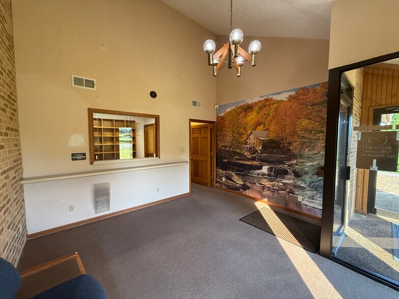 More Photos Of 508 Scarboro Ln, Oak Ridge Office For Sale