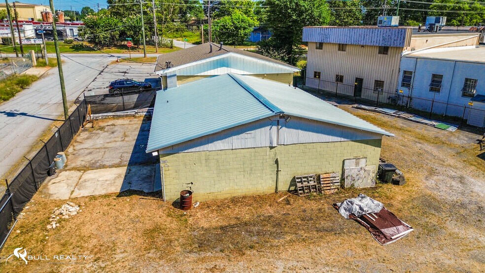 More Photos Of 1464 Willingham Dr, East Point Light Distribution For Sale