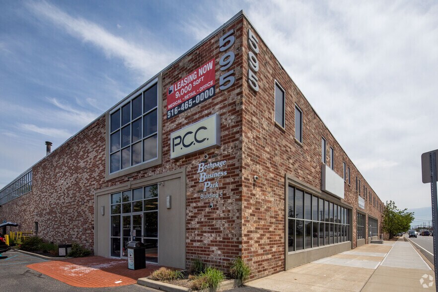 More Photos Of 595 S Broadway, Hicksville Warehouse For Lease