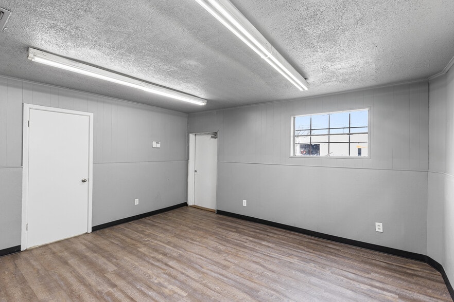 More Photos Of 5908-5912 Eden Dr, Fort Worth Warehouse For Sale