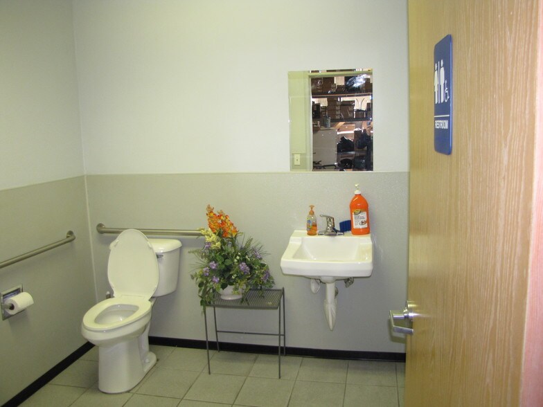 More Photos Of 4949 Fulton Dr, Fairfield Research And Development For Lease