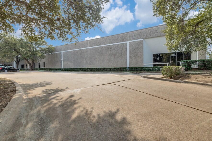 More Photos Of 1720-1750 Hurd Dr, Irving Warehouse For Lease
