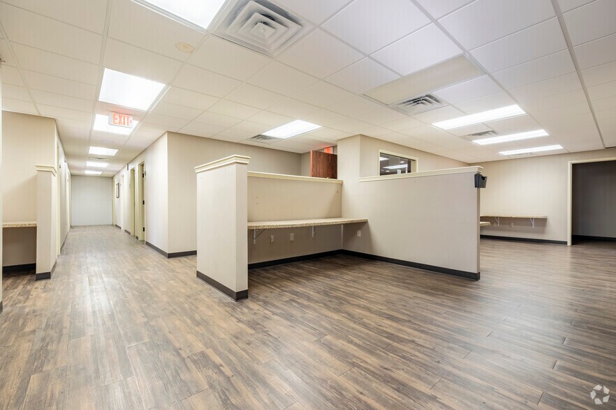 More Photos Of 2424 50th St, Lubbock Medical For Sale