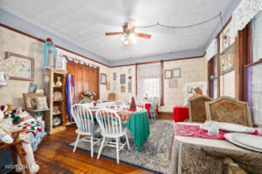 More Photos Of 228 W Howry Ave, Deland Storefront Retail Office For Sale