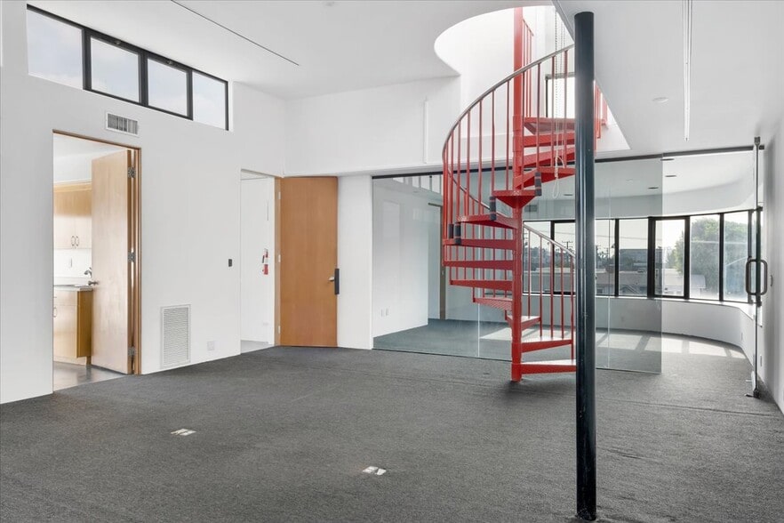 More Photos Of 2525 Main St, Santa Monica Office For Lease