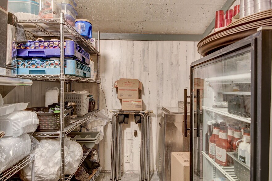 More Photos Of 617 E North St, Poynette Restaurant For Sale