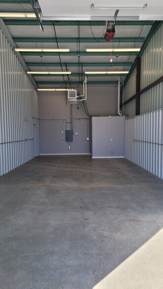 More Photos Of 815 E Park St, Olathe Warehouse For Lease