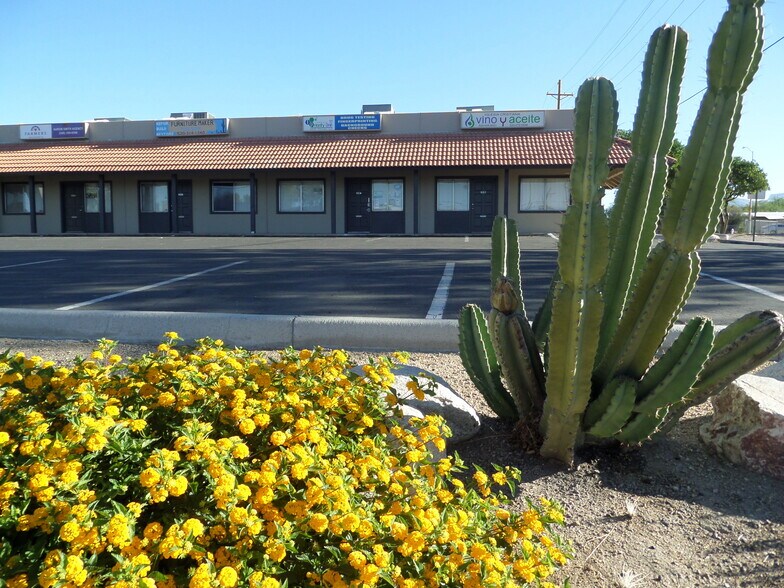 More Photos Of 902-934 W Grant Rd, Tucson Light Manufacturing For Lease