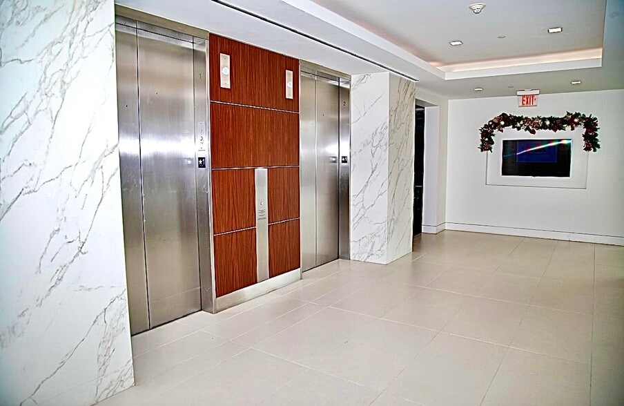 More Photos Of 396 W Greens Rd, Houston Office For Sale