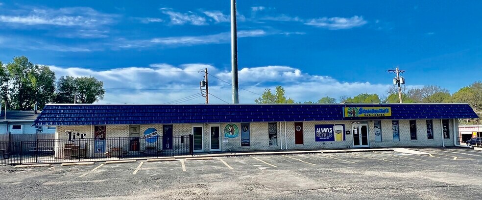 More Photos Of 4545 N Brighton Ave, Kansas City Bar For Sale