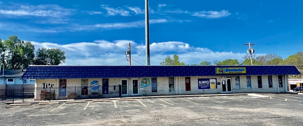 More Photos Of 4545 N Brighton Ave, Kansas City Bar For Sale