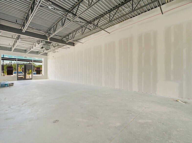More Photos Of 5345 Edgemont Blvd NW, Edmonton General Retail For Lease