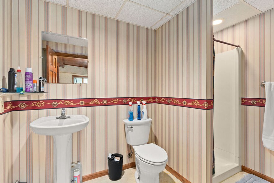 More Photos Of 2000 Ashley Rd, Morris Manufacturing For Sale