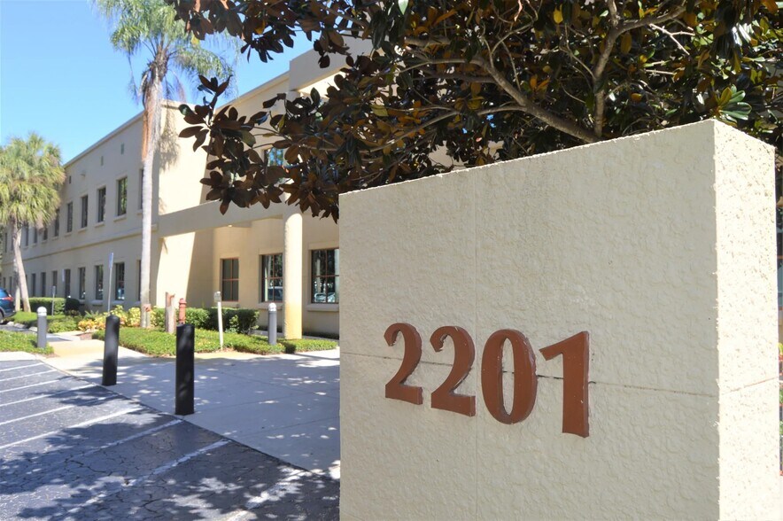 More Photos Of 2201 Cantu Ct, Sarasota Office For Lease