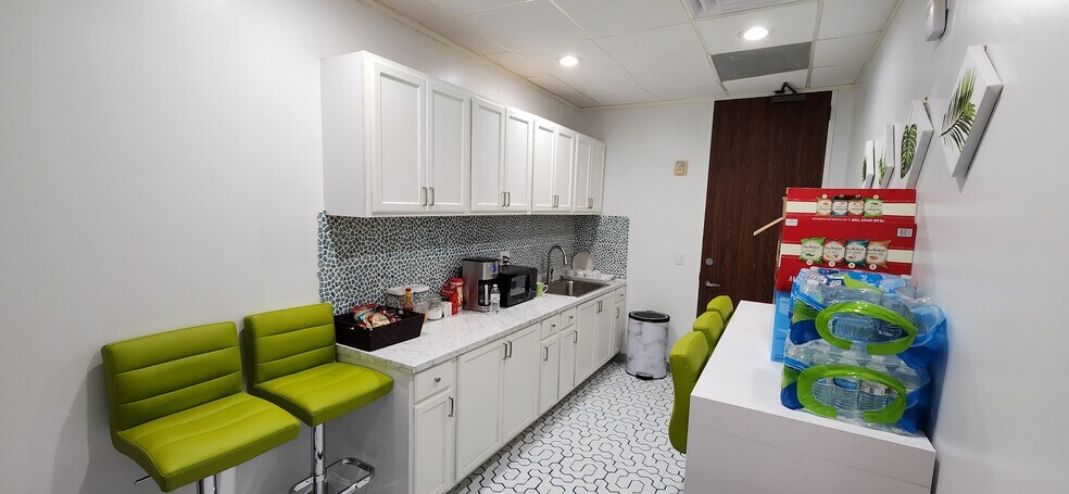 More Photos Of 12727 Featherwood Dr, Houston Medical For Sale