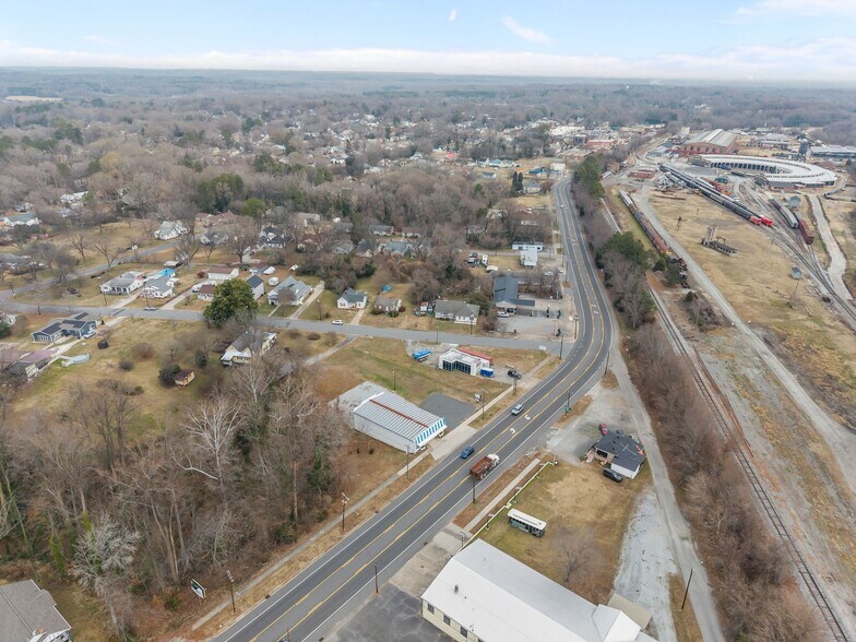 More Photos Of 1108 S Salisbury, Spencer Freestanding For Sale