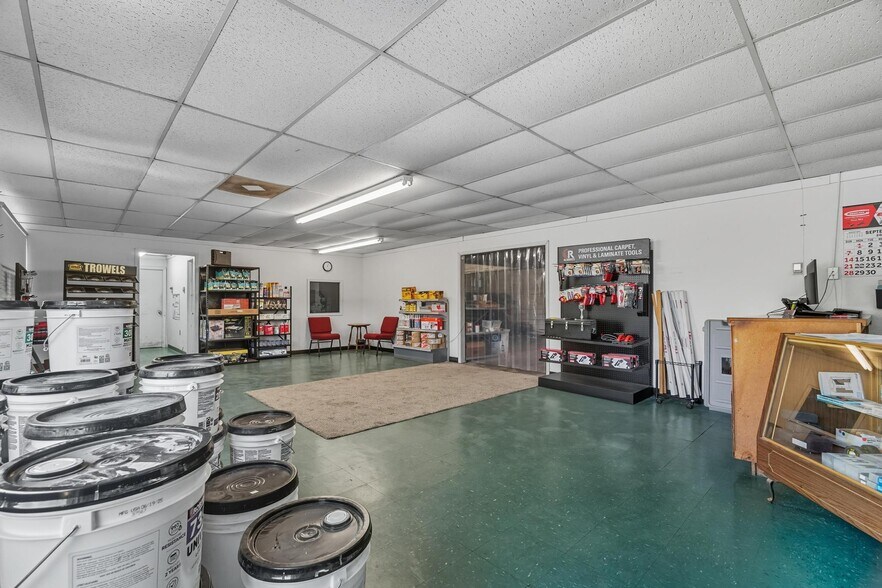 More Photos Of 257 Butternut St, Abilene Showroom For Lease