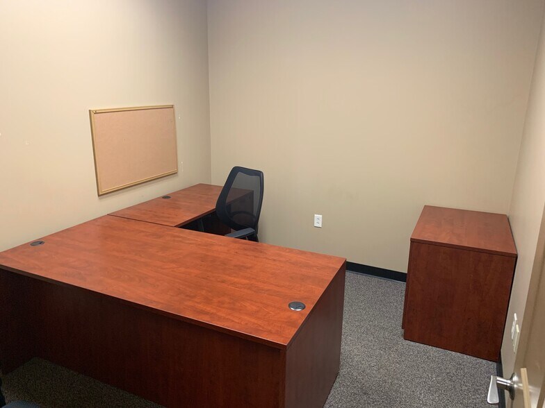 More Photos Of 109-111 Eastgate Dr, Washington Storefront Retail Office For Lease