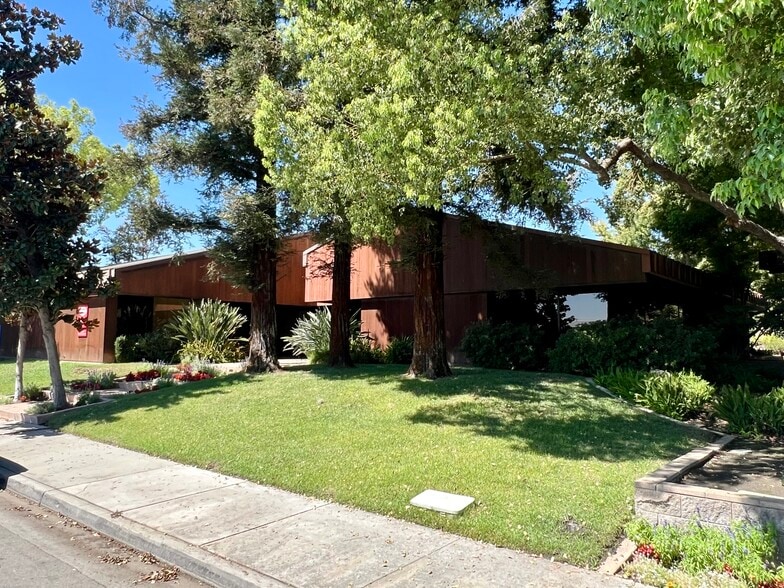 More Photos Of 2019 Westwind Dr, Bakersfield Office For Sale