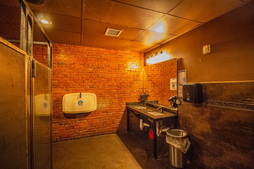 More Photos Of 231 E Main St, Trinidad Bar For Sale