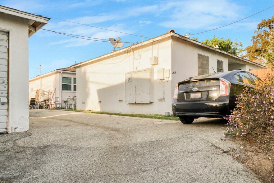 More Photos Of 2626 26th St, Santa Monica Apartments For Sale