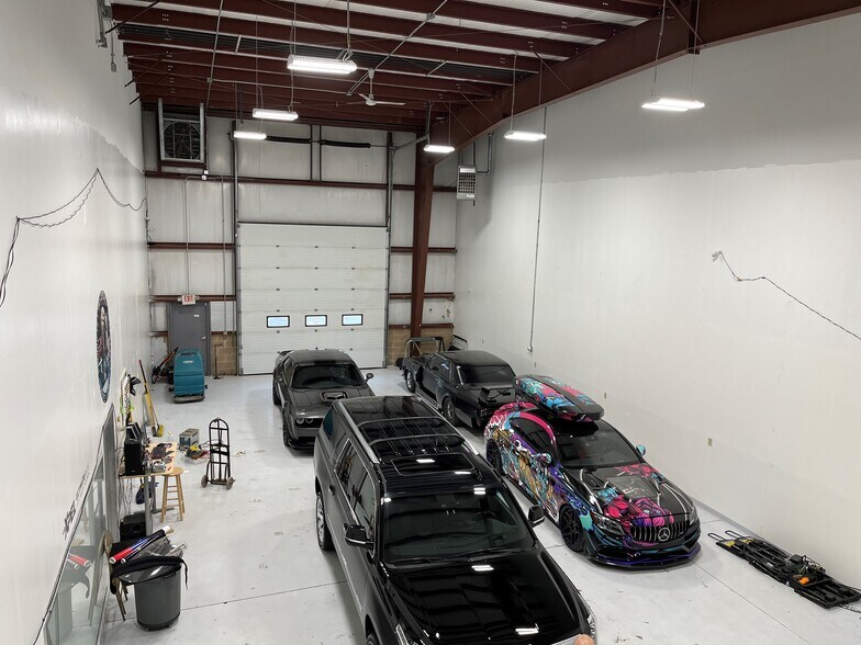 More Photos Of 50 Beaver Brook Rd, Danbury Warehouse For Lease