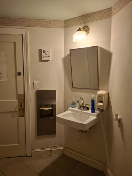 More Photos Of 315 N Charles St, Baltimore Office Residential For Sale