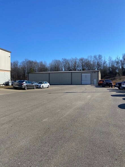 More Photos Of 723 Marshall Stuart Dr, Dickson Warehouse For Sale