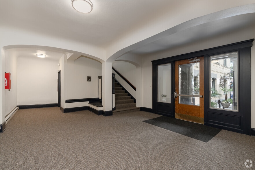 More Photos Of 10 NW 20th Ave, Portland Apartments For Lease