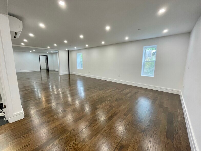 More Photos Of 94-01-94-03 101st Ave, Ozone Park Apartments For Lease