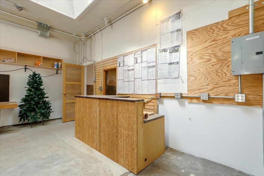 More Photos Of 14 E Lake Ave, Watsonville Storefront For Lease