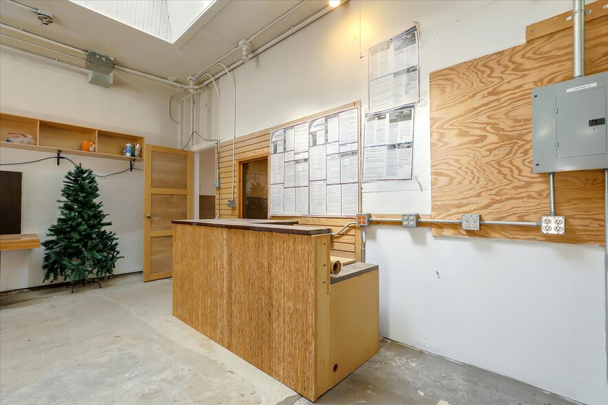 More Photos Of 14 E Lake Ave, Watsonville Storefront For Sale