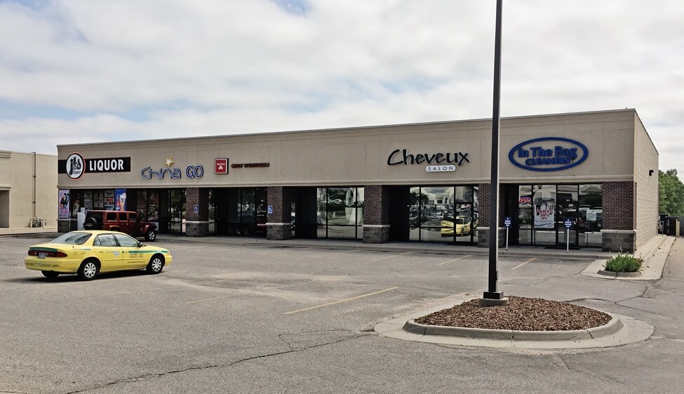 More Photos Of 3700-3708 N Woodlawn Blvd, Wichita Storefront Retail Office For Lease