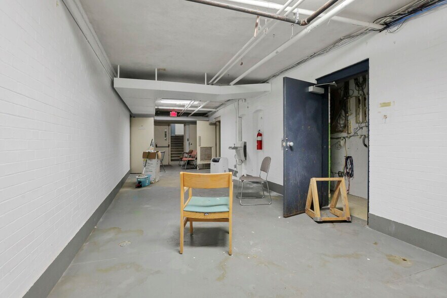 More Photos Of 300 E Auburn Ave, Springfield Office For Sale