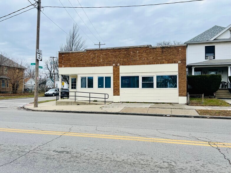More Photos Of 1938 Airport Hwy, Toledo Freestanding For Sale