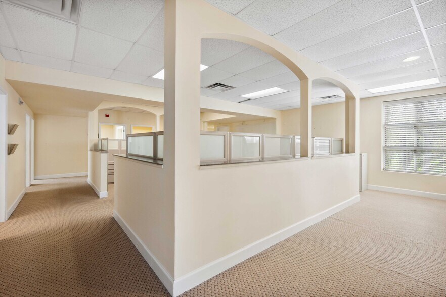 More Photos Of 16238-16242 N Florida Ave, Lutz Office Residential For Lease