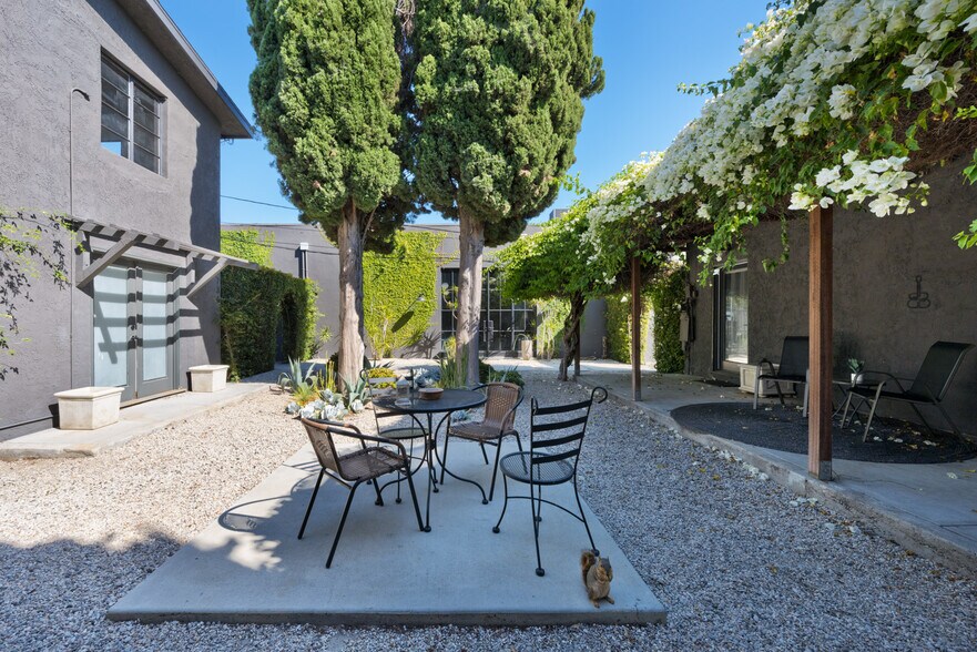 More Photos Of 3740 Motor Ave, Los Angeles Office For Lease