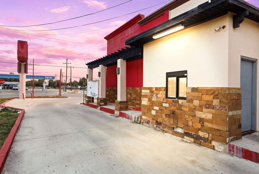 More Photos Of 4946 Rigsby Ave, San Antonio Restaurant For Sale