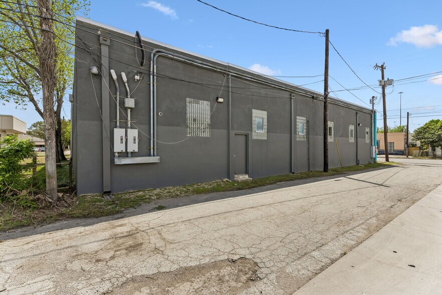 More Photos Of 2014 S Hackberry St, San Antonio Office For Sale