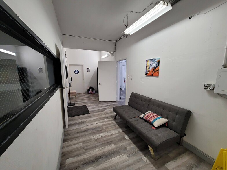 More Photos Of 1221 Cushman Ave, San Diego Service For Lease