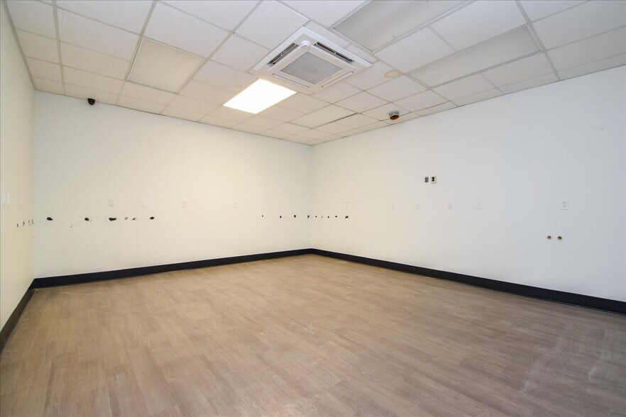 More Photos Of 1405 Mill Race Dr, Salem Industrial For Sale