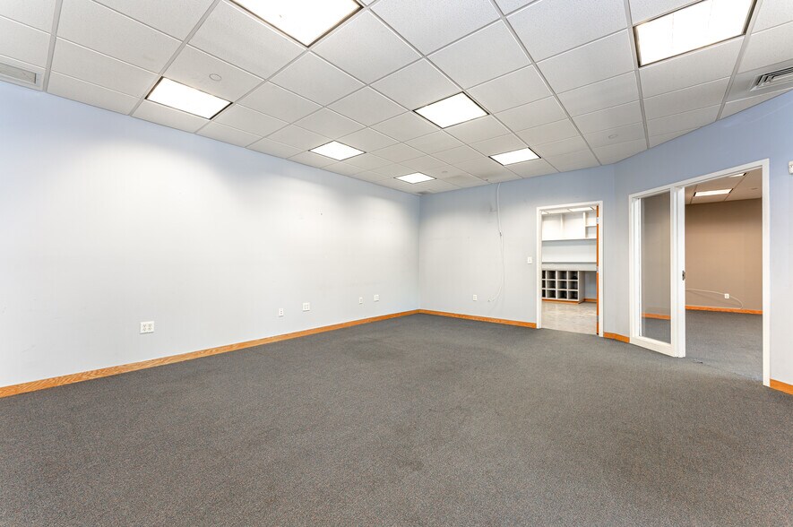 More Photos Of 131 Leeder Hill Dr, Hamden Warehouse For Sale